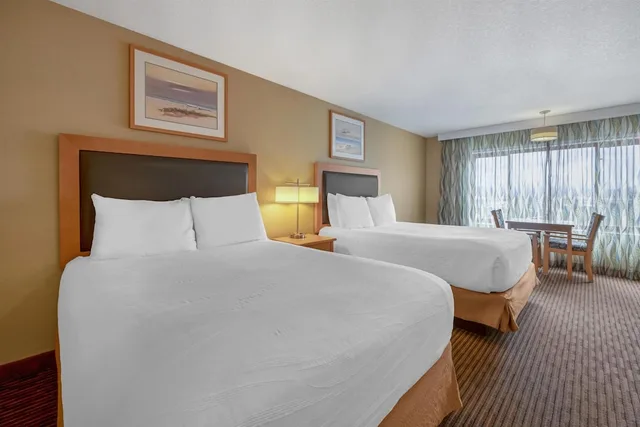غرفة قياسية بسريرين كوين بإطلالة على الجبل يُسمح فيها بالحيوانات الأليفة، Best Western Plus Ocean View Resort 7/10