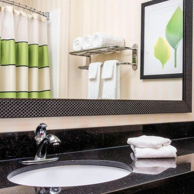 غرفة بسرير كينج مع أريكة، Fairfield Inn Middletown Monroe 2/3