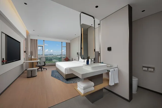 غرفة قياسية بسرير كينج في طابق مرتفع، Holiday Inn Express Qingdao Jimo By Ihg 4/8