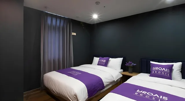 غرفة ثلاثية بحمام مشترك، Brosis Hotel 1/2