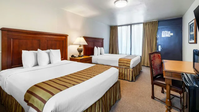 غرفة بسريرين كوين، Magnuson Grand Hotel and Conference Center Tyler 2/5