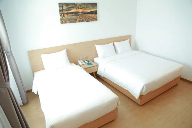 غرفة سوبيريور ثلاثية بسرير كوين وسرير فردي بإطلالة على المدينة، Gold Boutique Hotel Danang 3/4