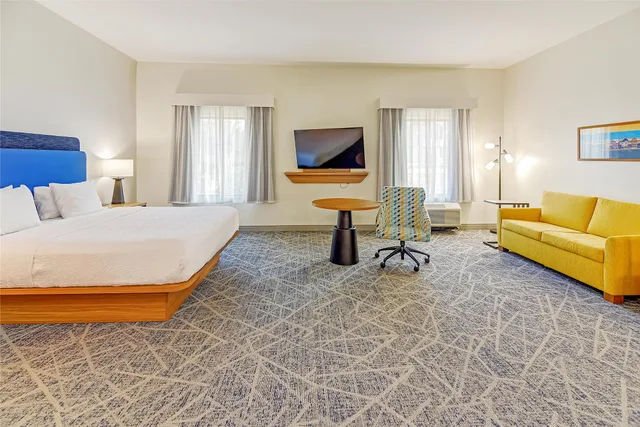 Studio, Suite, King Bed, Hampton Inn Foley 5/10