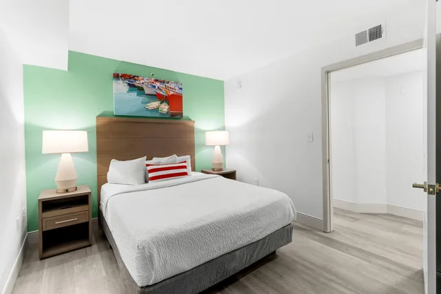 3 Bedrooms, Mariner, Condo, Deluxe, Ocean Front، Compass Cove Resort 5/10