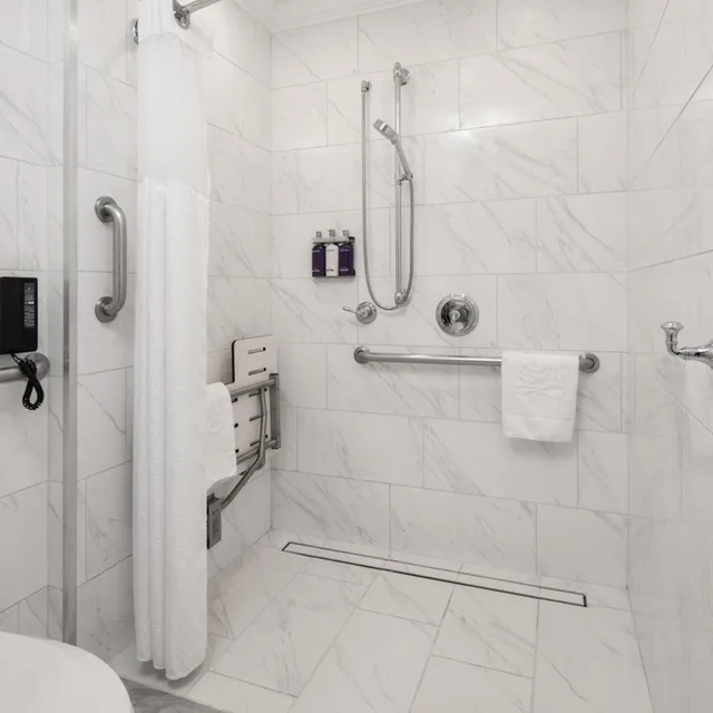 غرفة بسرير مزدوج لذوي الإعاقة، Millwood Inn And Suites 4/6