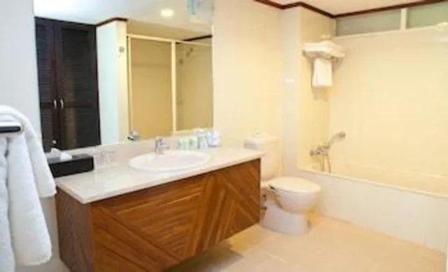 غرفة بسرير كوين وسريرين مزدوجين وسرير كوين بإطلالة على الحديقة، The Naviti Resort 5/5