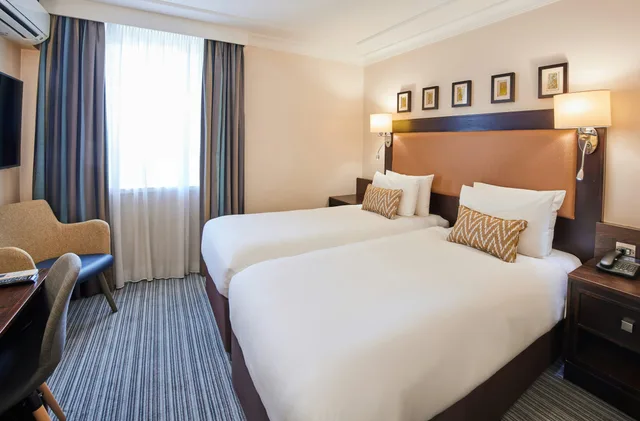 غرفة ديلوكس بسريرين منفصلين، Thistle London Heathrow Terminal 5 Hotel 1/5