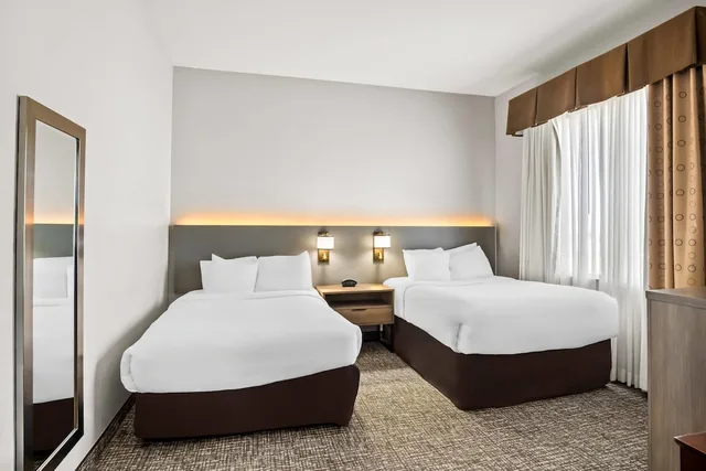 جناح بسريرين مزدوجين مع أريكة لذوي الإعاقة، Comfort Suites Waxahachie - Dallas 1/3