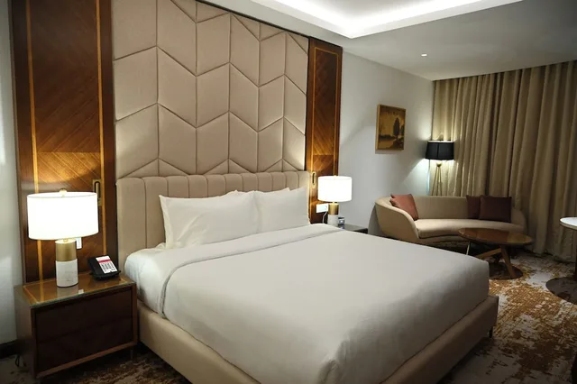 غرفة ديلوكس بسرير كينج، Movenpick Hotel Centaurus 2/9