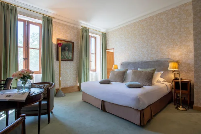 Luxury, Double Bed, Chateau Des Alpilles 3/9