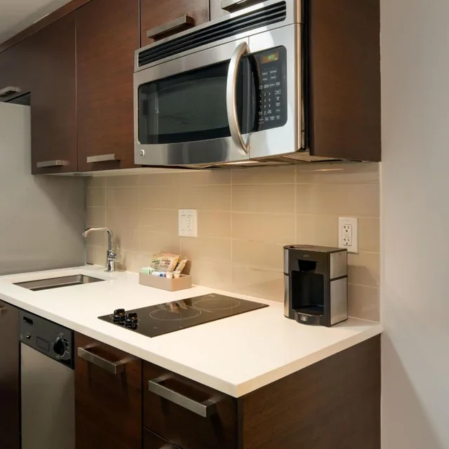 جناح بسرير كينج بغرفة نوم واحدة مع أريكة، Residence Inn by Marriott New York Manhattan/ Midtown Eastside 8/8