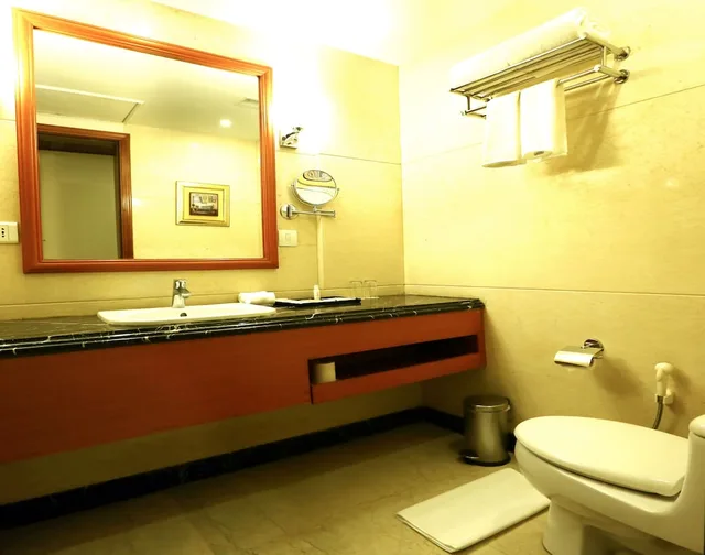 غرفة ديلوكس بسريرين منفصلين، Ramada by Wyndham Amritsar 3/3