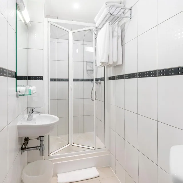 غرفة رباعية، London House Hotel 9/9