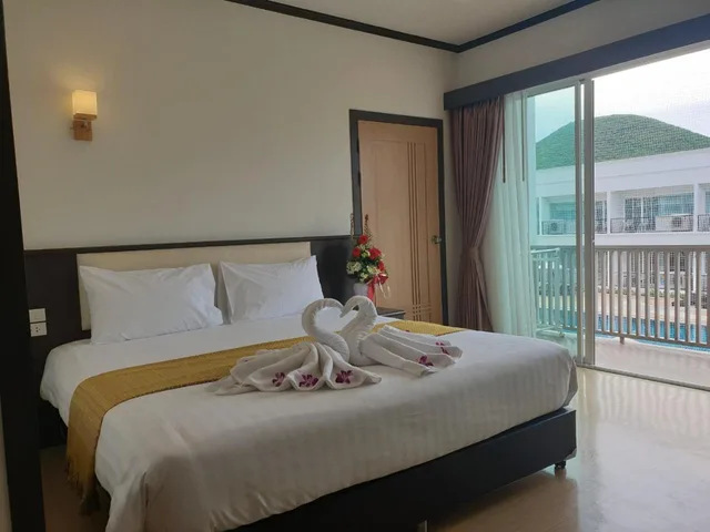 Superior, Double Bed, Pool View, Swan Lake Hotel Sattahip 1/1