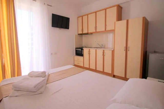 غرفة بسرير مزدوج بإطلالة على البحر، Afrimi Relax Apartments 2/5