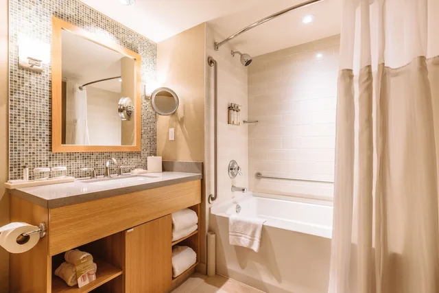 1 Bedroom, Suite, Marina View, Casino Tower، River Rock Casino Resort 2/2