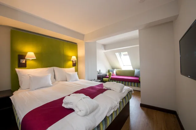 غرفة كومفورت بسرير مزدوج وسرير فردي مع سرير إضافي، The Three Corners Hotel Art Formerly Best Western Hotel Art 1/3
