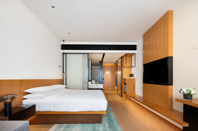 Executive, King Bed, Fairfield by Marriott Zhuhai Xiangzhou 1/6