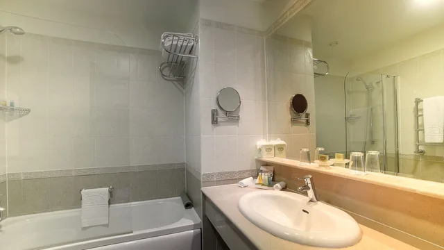 غرفة ديلوكس بسرير كينج بإطلالة على الحديقة، Georgia Palace Hotel & Spa Kobuleti Batumi 3/3
