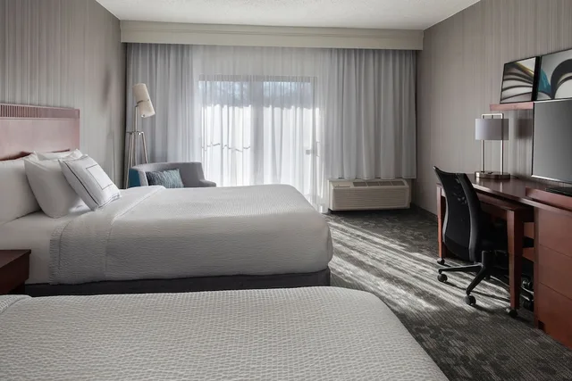 غرفة بسريرين كوين مع أريكة، Courtyard by Marriott Mahwah 1/3