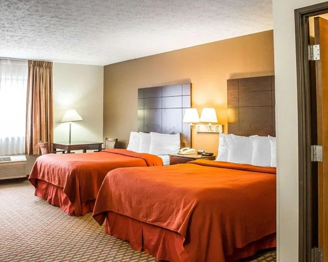 غرفة بسريرين كوين للمدخنين، Quality Inn Elyria 1/1