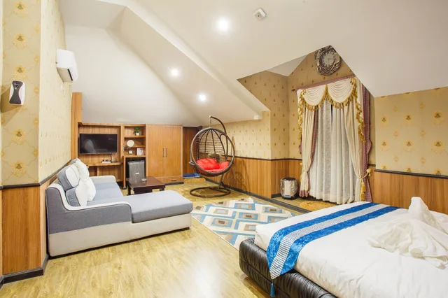 جناح ملكي بسرير كينج، Royal Empire Boutique Hotel 1/3