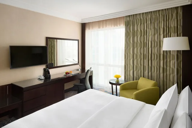 غرفة قياسية بسرير كينج مع دخول صالة النادي، فندق كراون بلازا جدة(Crowne Plaza Jeddah) 1/1