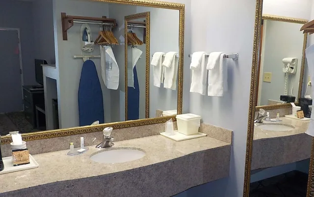 Standard, King Bed, Exterior Entrance، SureStay Plus Hotel by Best Western Warner Robins AFB 2/2