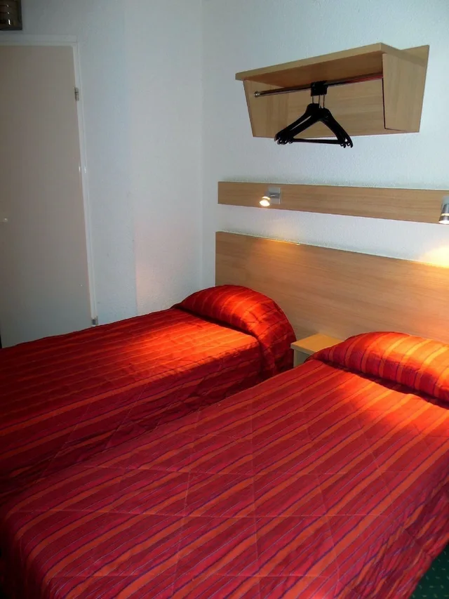 غرفة بسريرين منفصلين، Mister Bed Tours 2/4