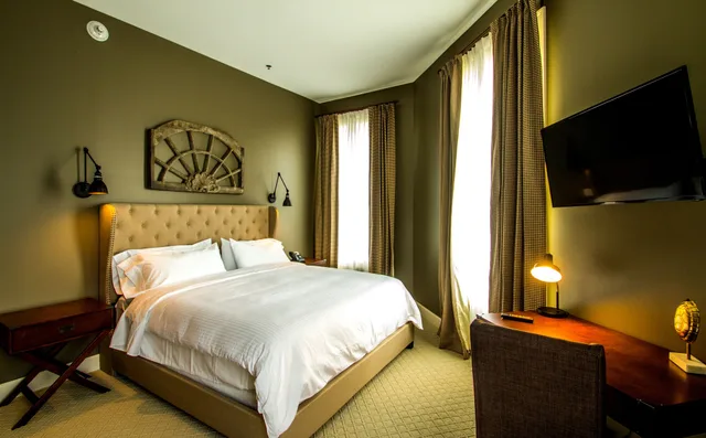 غرفة فاخرة مفردة بسرير كينج، The Meadows Hotel 4/6