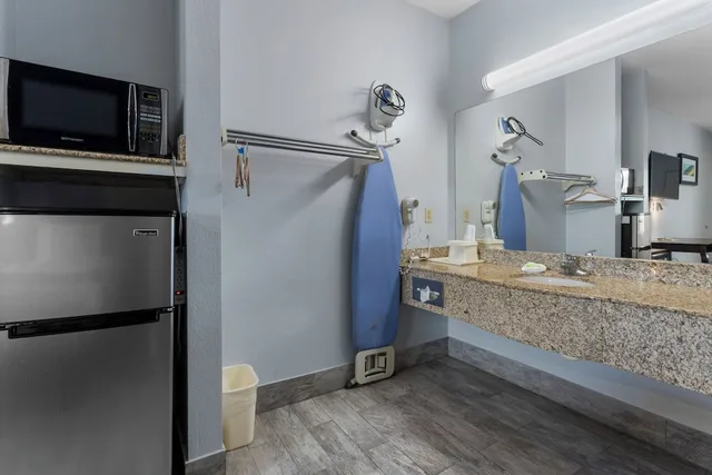 غرفة قياسية بسرير كينج بجاكوزي، Best Western Magnolia 7/7