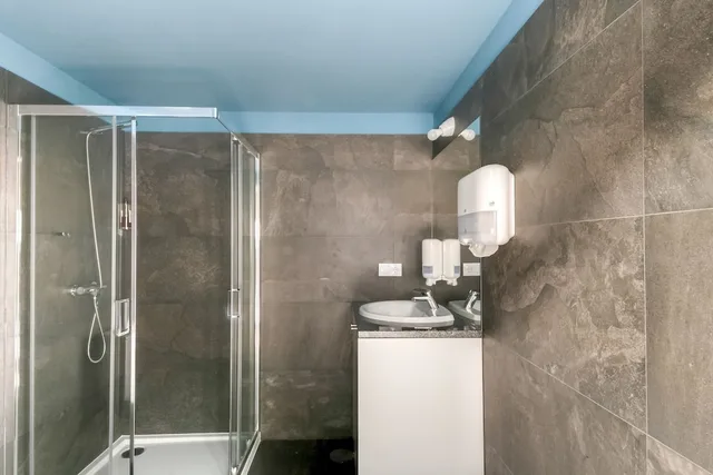 Female Dorm, Female Only, 4 Beds، West Beach Hotel 4/4