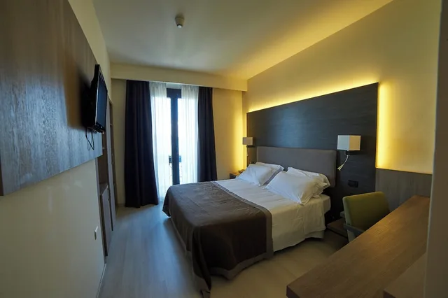 Superior, Queen Bed, Partial Lake View، Hotel Giardino 1/6