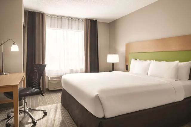 غرفة بسرير كينج لذوي الإعاقة، Country Inn & Suites by Radisson, Dayton South, OH 3/7