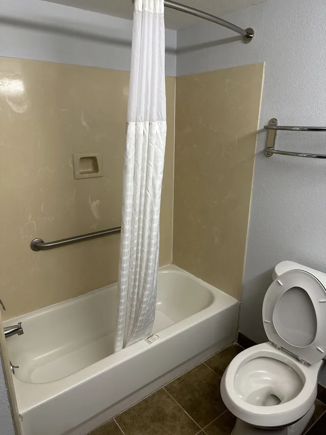 Room, 2 Double Beds, Accessible, Super 8 by Wyndham Alexandria LA 3/3