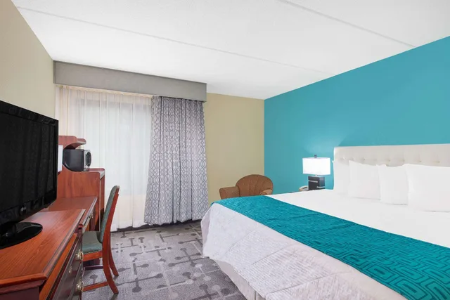 غرفة بسرير كينج، Howard Johnson by Wyndham Saugerties, NY 1/4