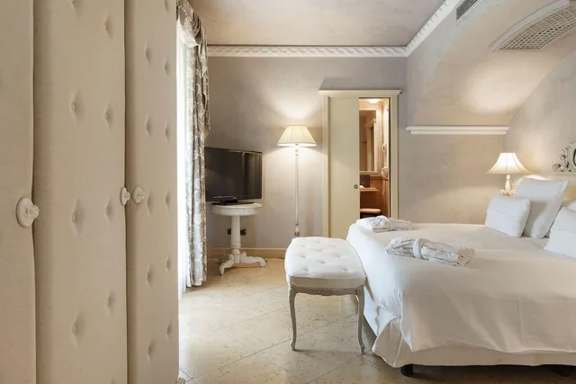 Luxury, Suite, Balcony, Romano Palace 4/6