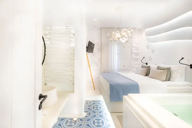 Kyma, Deluxe, Suite, Queen Bed, 2 Sofa, Jetted Tub، Amazeu Naxos 1/2