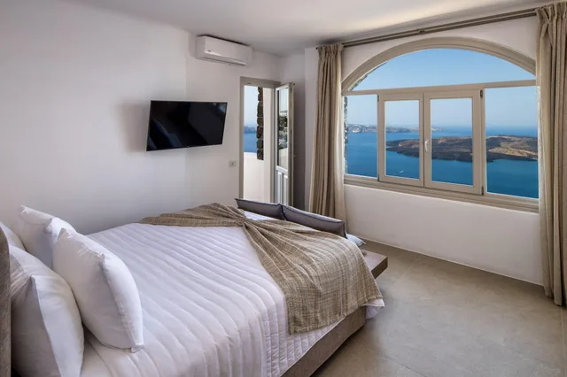 Master, Suite, Volcano View, Bathtub، Ira Hotel Spa 1/9