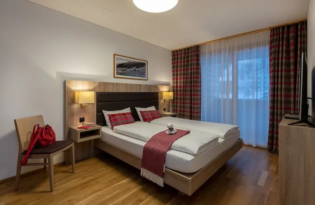 شقة بريميوم بسريرين كينج وسرير فردي بـ3 غرف نوم مع أريكة، Pradas Resort Brigels 2/4