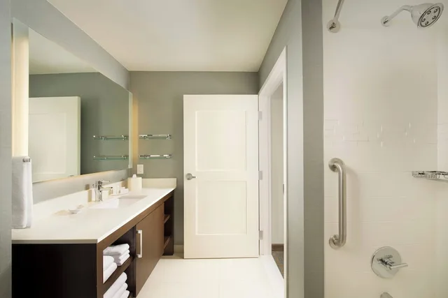 جناح بسرير كينج بغرفة نوم واحدة مع أريكة، Residence Inn By Marriott Tyler 2/3