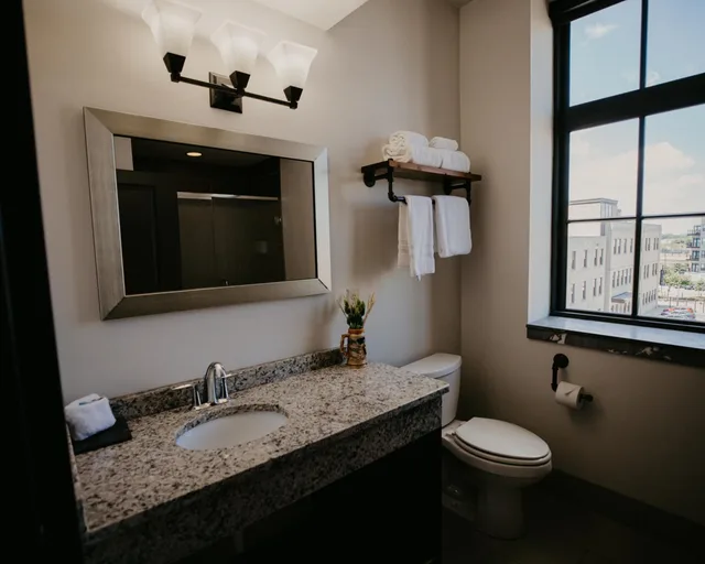 Deluxe, Studio, Double Bed, The Brewhouse Inn Suites 5/10