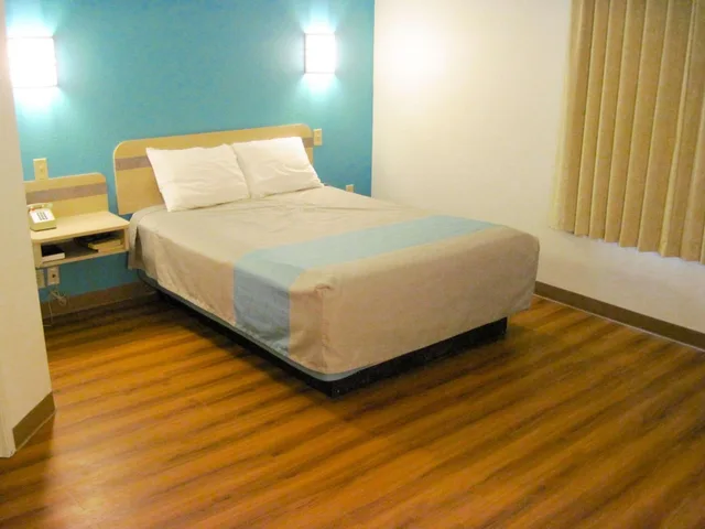 غرفة بسرير كوين للمدخنين، Motel6 Avoca, IA 2/10