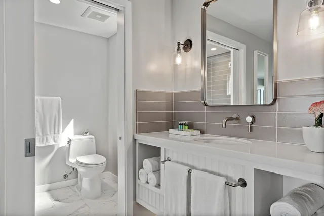 غرفة بسرير كينج بإطلالة على المدينة، Sea Sprite Hotel 3/4