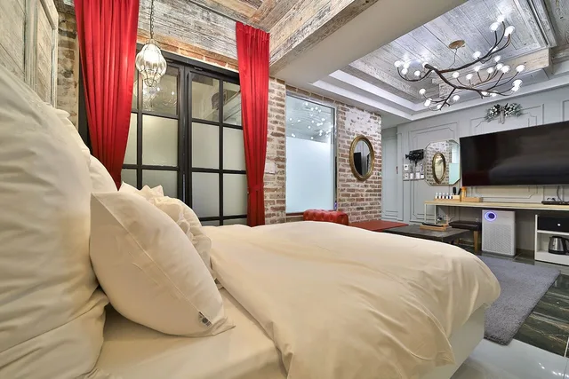Suite, Double Bed, Sauna, Balcony، Hotel February Suseong 2/7