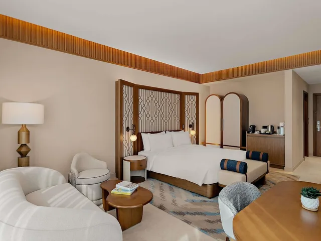 غرفة بريفيليج بسرير كينج، MERCURE ABU DHABI DOWNTOWN 2/3
