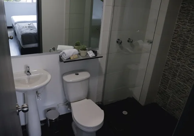 غرفة عائلية بسرير كوين وسريرين مزدوجين بحمام خاص، Ayenda 1024 Agora Inn 3/3