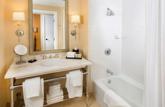 غرفة بسريرين كوين بشرفة، Estancia La Jolla Hotel And Spa 7/9