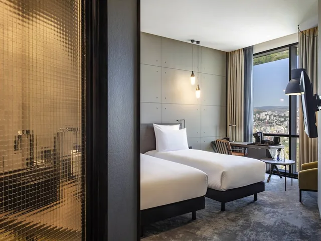 غرفة سوبيريور بسريرين منفصلين، Pullman Tbilisi Axis Towers 3/8
