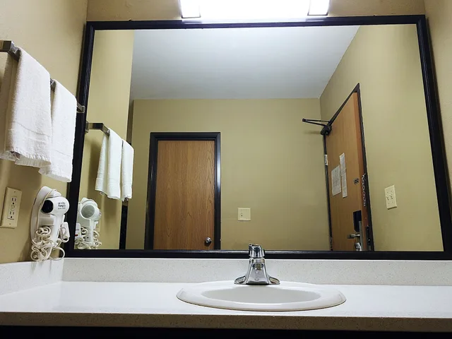 جناح بسرير كوين، Super 8 By Wyndham Chanute 6/9
